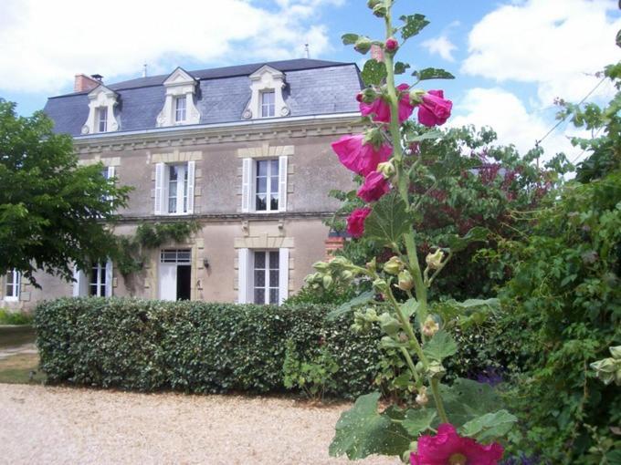 Bed and Breakfast La Jariette à Airvault Extérieur photo