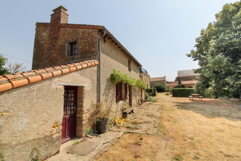 Bed and Breakfast La Jariette à Airvault Extérieur photo