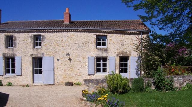 Bed and Breakfast La Jariette à Airvault Extérieur photo