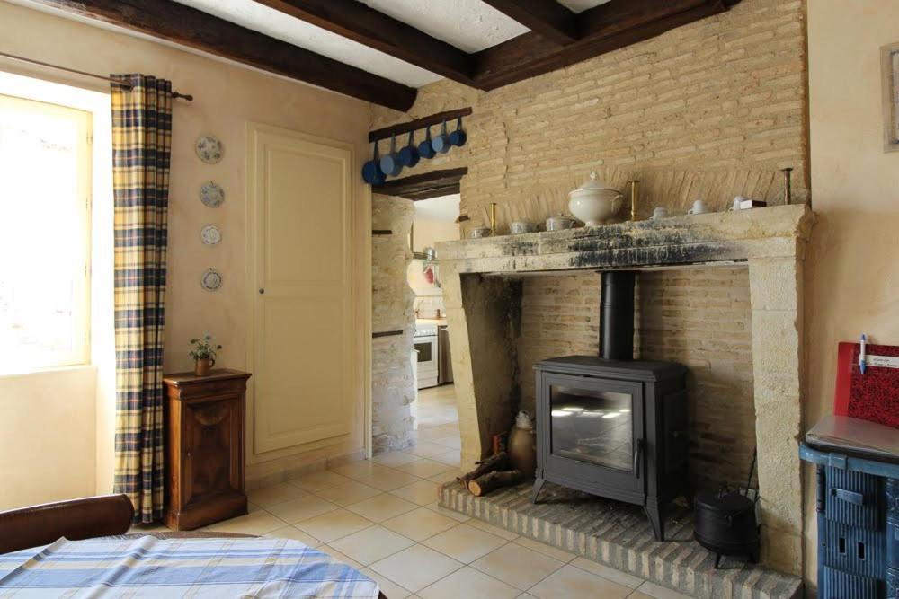 Bed and Breakfast La Jariette à Airvault Extérieur photo